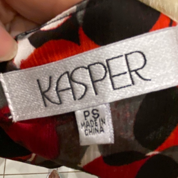 Beautiful new without tags blouse by Kasper size Petite small - Picture 5 of 6